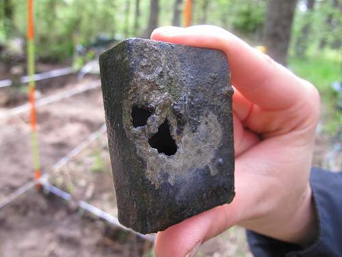 German porcelain fragments  and makers marks on other items  from conflict archaeology excavation in Finland