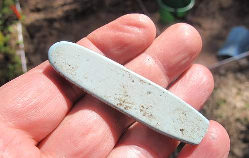 German porcelain fragments  and makers marks on other items  from conflict archaeology excavation in Finland