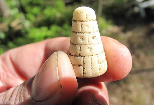 German porcelain fragments  and makers marks on other items  from conflict archaeology excavation in Finland