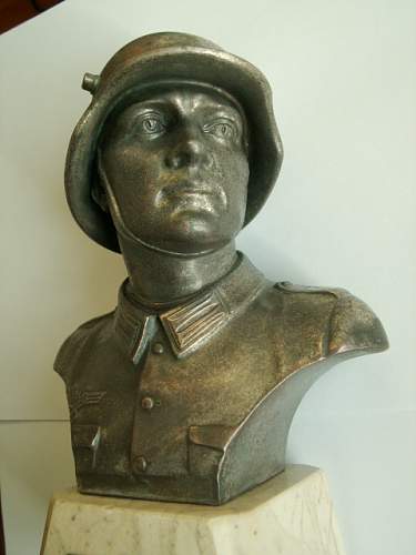 Wehrmacht soldier bust with dedication plaque