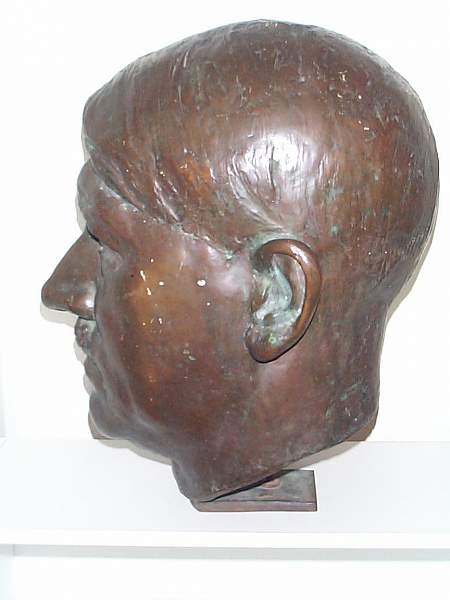 Pagels Hitler Bust: Max Show find