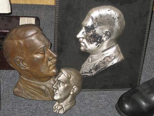 Hitler bust plaques