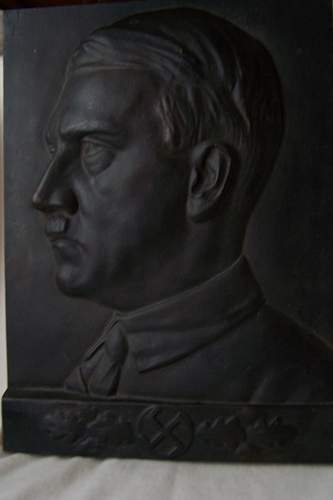 Hitler bust plaques