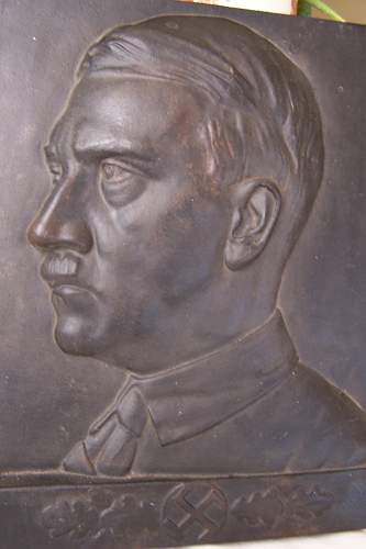 Hitler bust plaques