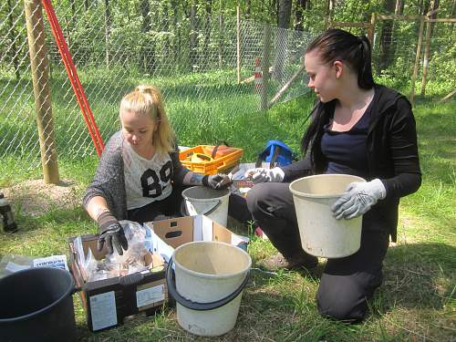 German porcelain fragments  and makers marks on other items  from conflict archaeology excavation in Finland