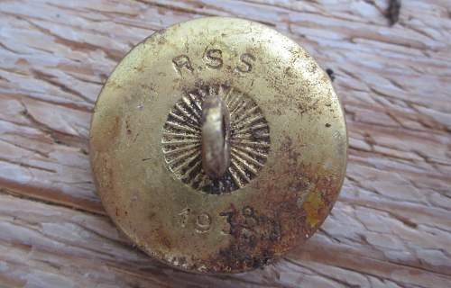 German porcelain fragments  and makers marks on other items  from conflict archaeology excavation in Finland