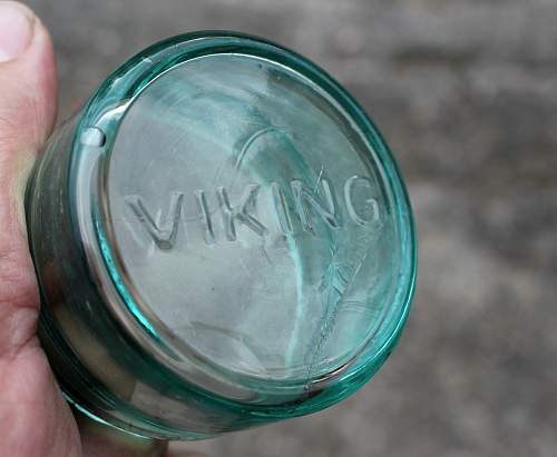 German porcelain fragments  and makers marks on other items  from conflict archaeology excavation in Finland