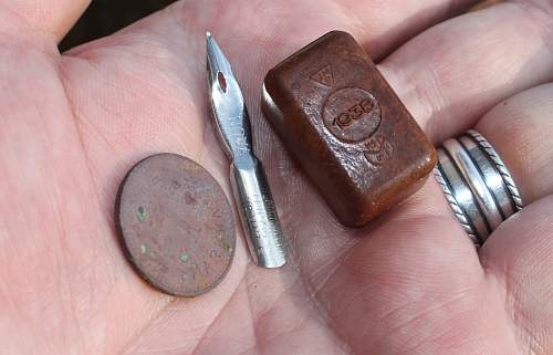 German porcelain fragments  and makers marks on other items  from conflict archaeology excavation in Finland