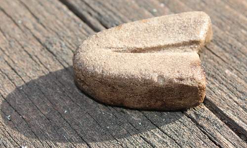 German porcelain fragments  and makers marks on other items  from conflict archaeology excavation in Finland