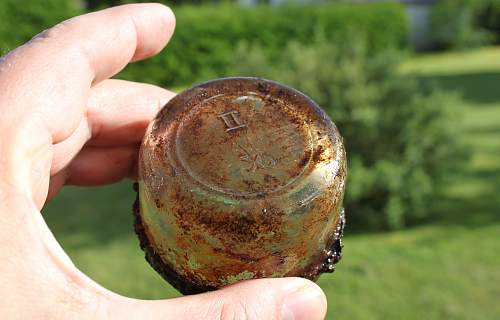 German porcelain fragments  and makers marks on other items  from conflict archaeology excavation in Finland