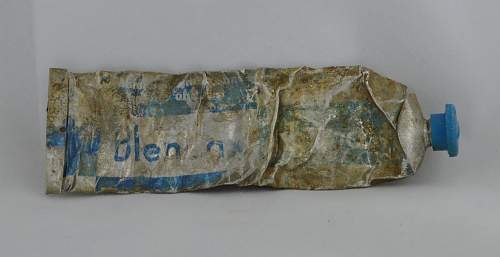 German porcelain fragments  and makers marks on other items  from conflict archaeology excavation in Finland