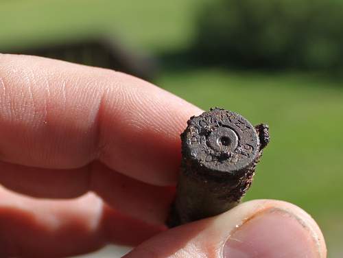 German porcelain fragments  and makers marks on other items  from conflict archaeology excavation in Finland