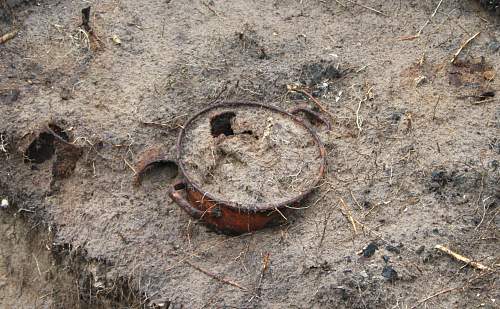 German porcelain fragments  and makers marks on other items  from conflict archaeology excavation in Finland