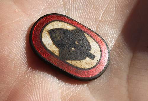 German porcelain fragments  and makers marks on other items  from conflict archaeology excavation in Finland