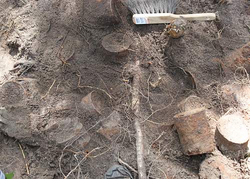 German porcelain fragments  and makers marks on other items  from conflict archaeology excavation in Finland