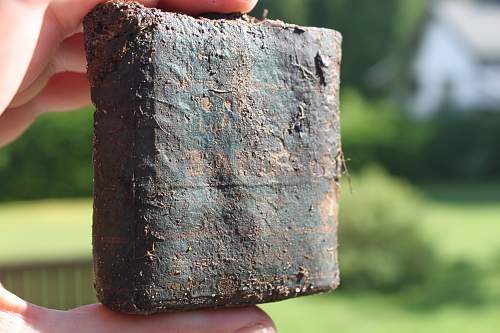 German porcelain fragments  and makers marks on other items  from conflict archaeology excavation in Finland