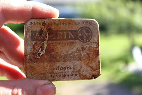 German porcelain fragments  and makers marks on other items  from conflict archaeology excavation in Finland