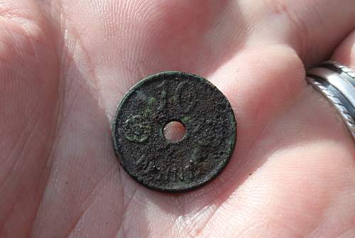 German porcelain fragments  and makers marks on other items  from conflict archaeology excavation in Finland