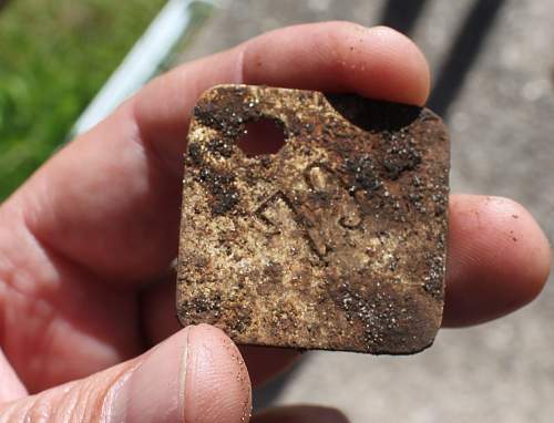 German porcelain fragments  and makers marks on other items  from conflict archaeology excavation in Finland