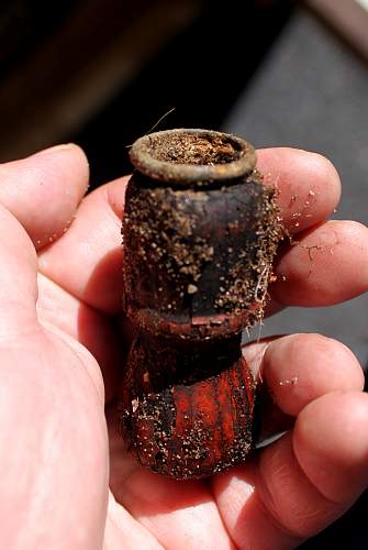 German porcelain fragments  and makers marks on other items  from conflict archaeology excavation in Finland