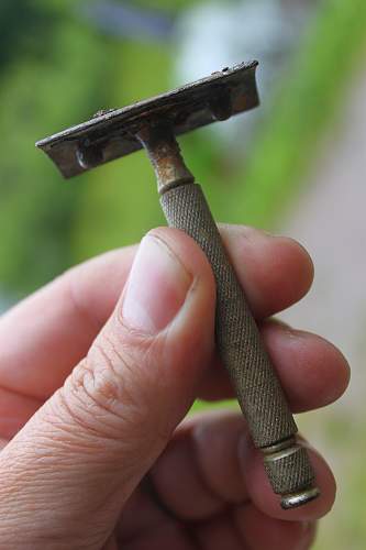 German porcelain fragments  and makers marks on other items  from conflict archaeology excavation in Finland