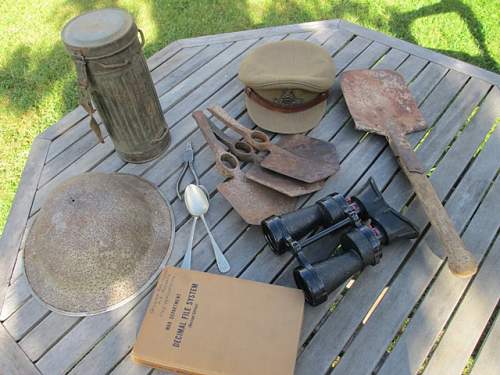 Box of Militaria from the Carboot this Morning !