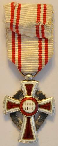 Miniature Red Cross Merit Award (2nd Class with War Decoration) - 1914 to 1919 issue.