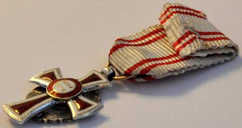 Miniature Red Cross Merit Award (2nd Class with War Decoration) - 1914 to 1919 issue.