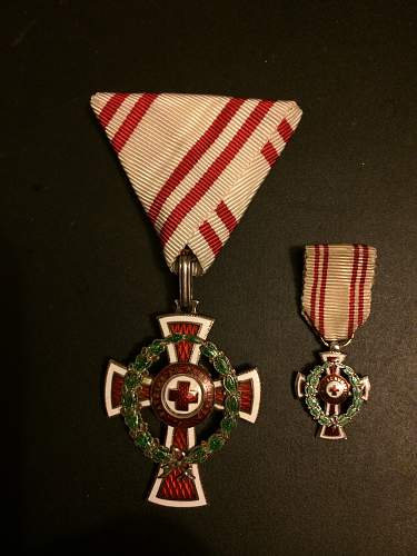 Miniature Red Cross Merit Award (2nd Class with War Decoration) - 1914 to 1919 issue.