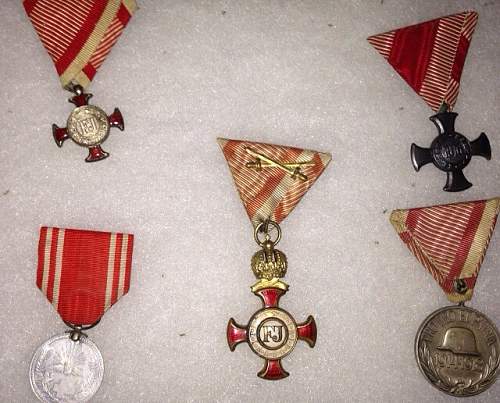 Golden Cross of Merit with Crown, on wartime ribbon with swords (Goldenes Verdienstkreuz mit Krone, am Kriegsband mit Schwertern) by Wilhelm Kunz of Vienna.