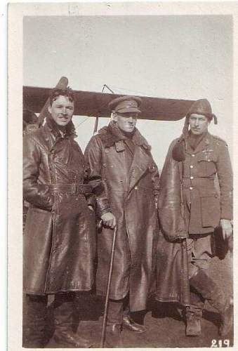 The Uniform Group of an American volunteer with the RFC