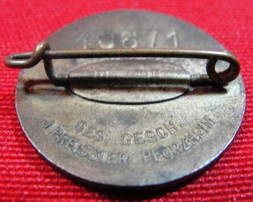 Unknown badge with swastika and bomber