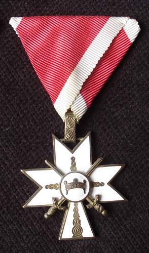Order of the Crown of King Zvonimir third class, made by Bra&#263;a Knaus Zagreb; Red krune kralja Zvonimira tre&#263;eg stupnja, Bra&#263;a Knaus Zagreb