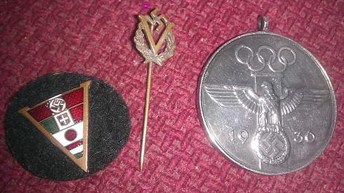 Axis Grouping with Stickpin and Cloth Badge