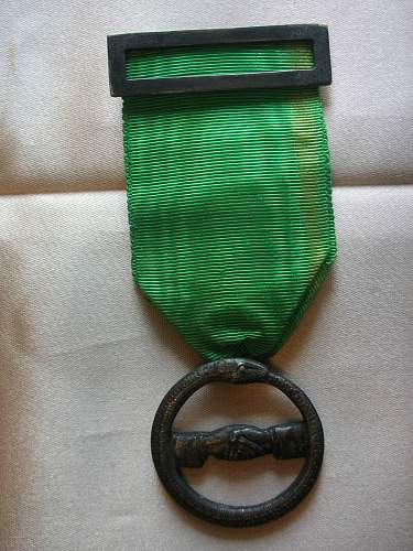 Identification on medal