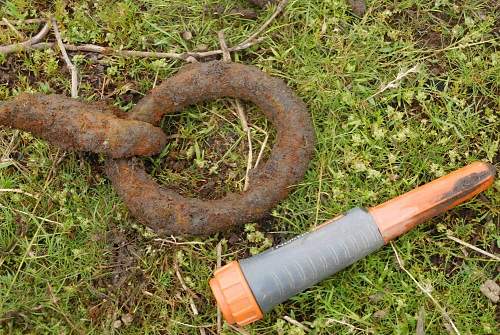 Australian  WWII - Far North  Queensland Metal detecting and  recovery