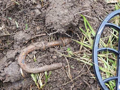 Australian  WWII - Far North  Queensland Metal detecting and  recovery