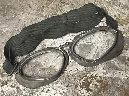 Luftwaffe pilot's goggles model identification help is needed!