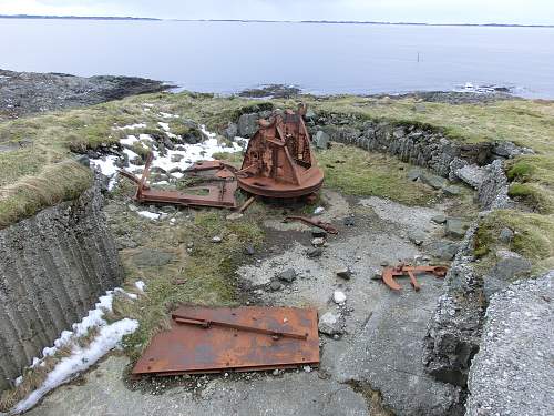 Digging trip to German Coastal Defense Battery