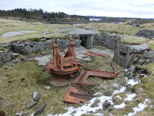 Digging trip to German Coastal Defense Battery