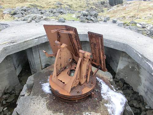 Digging trip to German Coastal Defense Battery