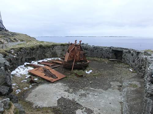 Digging trip to German Coastal Defense Battery