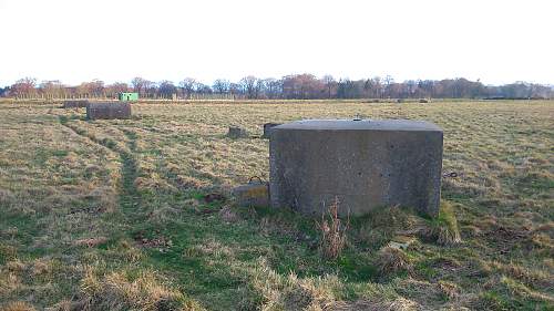 1941 Airfield and visit, ID help needed with some bits