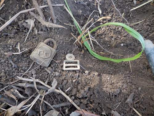 Australian  WWII - Far North  Queensland Metal detecting and  recovery