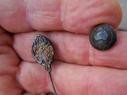 Australian  WWII - Far North  Queensland Metal detecting and  recovery