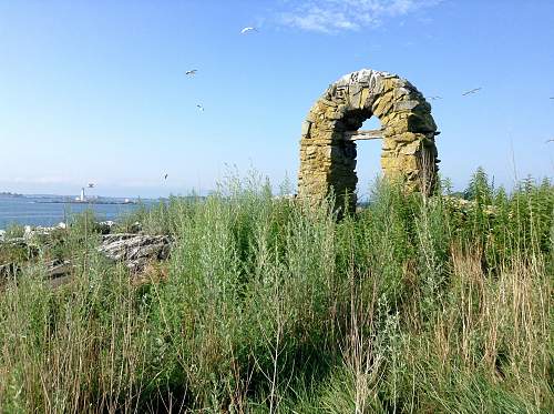 Boston WW2, harbor islands ruins/bunkers.