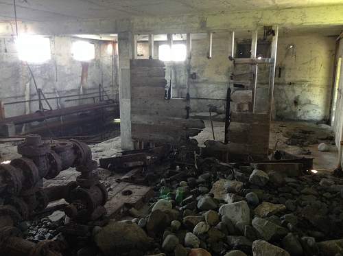 Boston WW2, harbor islands ruins/bunkers.