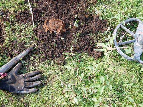 Australian  WWII - Far North  Queensland Metal detecting and  recovery