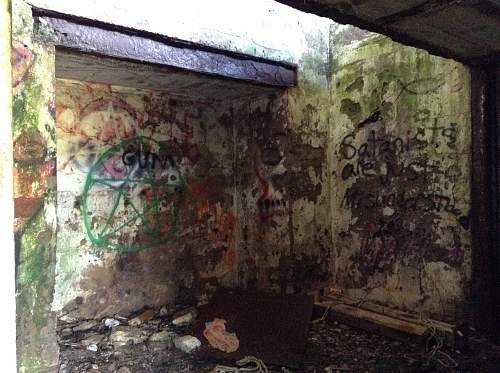 Boston WW2, harbor islands ruins/bunkers.