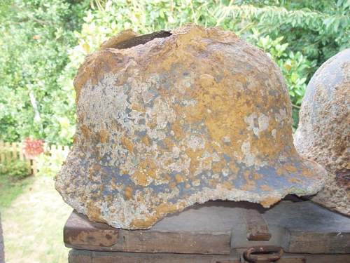 2 german helmets from Normandie